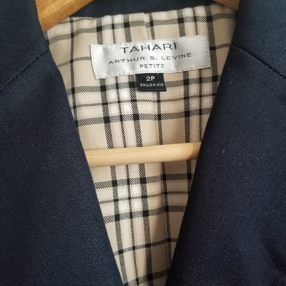 Tahari - Picture 3 of 3